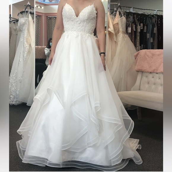 Mikaella Wedding Dress - Picture 3 of 9